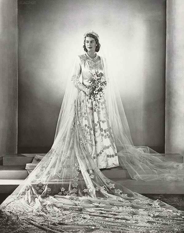 فستان زفاف الملكة إليزابيث الثانية
