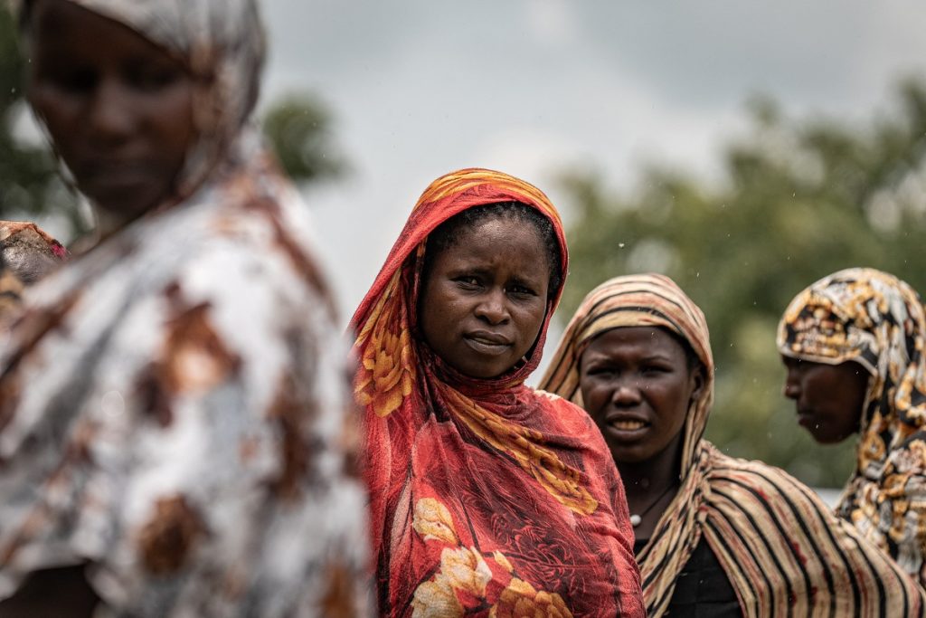 صورة توضح حجم الأسى على النساء في السودان