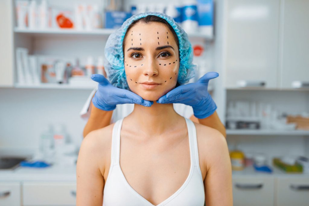 اتجاهات جراحة التجميل لعام 2025