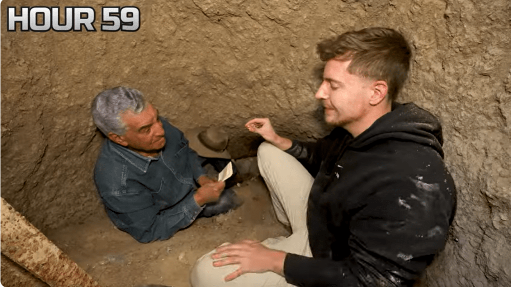 زاهي حواس مع مستر بيست داخل أبو الهول وهو يكتب الرسالة للأهرامات