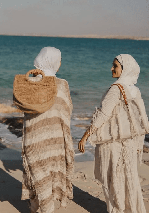 علامات تجارية تقدم تشكيلة من حقائب الصيف