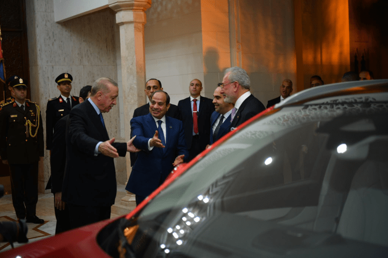 ماذا نعرف عن سيارة “توج” الكهربائية التركية؟ هدية أردوغان للرئيس السيسي ماذا نعرف عن سيارة “توج” الكهربائية التركية؟ هدية أردوغان للرئيس السيسي