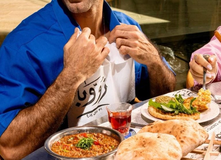 ورجعنا تاني لسندويتش الفول عالفطار والطعمية السخنة الساعة ١٠ الصبح🤤