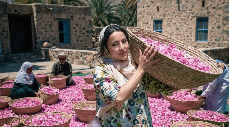 أين يمكنك حجز رحلات موسم الورد في الجبل الأخضر؟ تجربة لا تُفوّت في سلطنة عمان